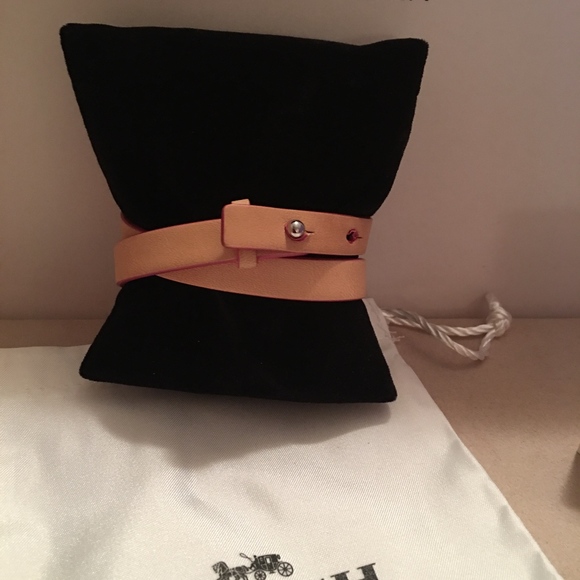 COACH DOUBLE WRAP LEATHER SIGNATURE C BRACELET - Picture 8 of 8